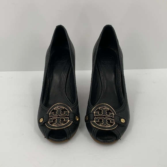 Tory Burch Amanda wedge black pebbled leather high shoe peeptoe gold logo 8 - Picture 3 of 7
